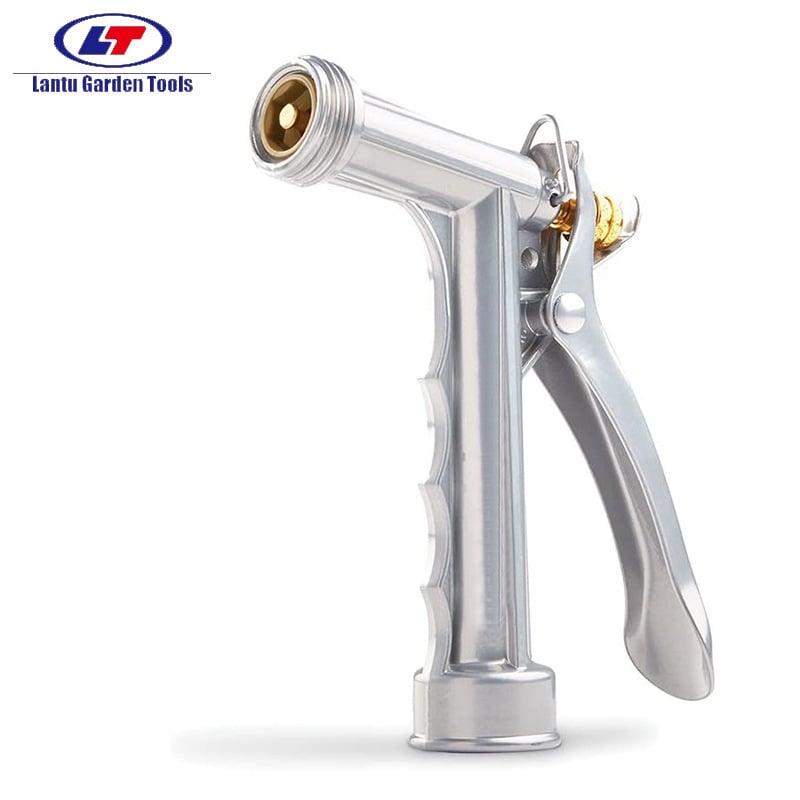 Изцяло метален воден пистолет с латунна глава, подходящ за поливане на растения, миене на кола и напояване.