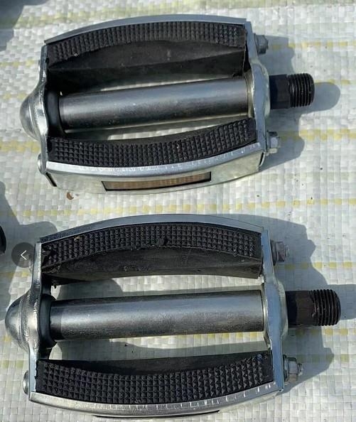 Li Cheng 268 Pedállemez kerékpárokhoz – kompatibil 26- és 28 hüvelykes modellekhez, anyaga vaslemez és gumi