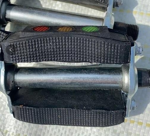 Li Cheng 268 Pedállemez kerékpárokhoz – kompatibil 26- és 28 hüvelykes modellekhez, anyaga vaslemez és gumi