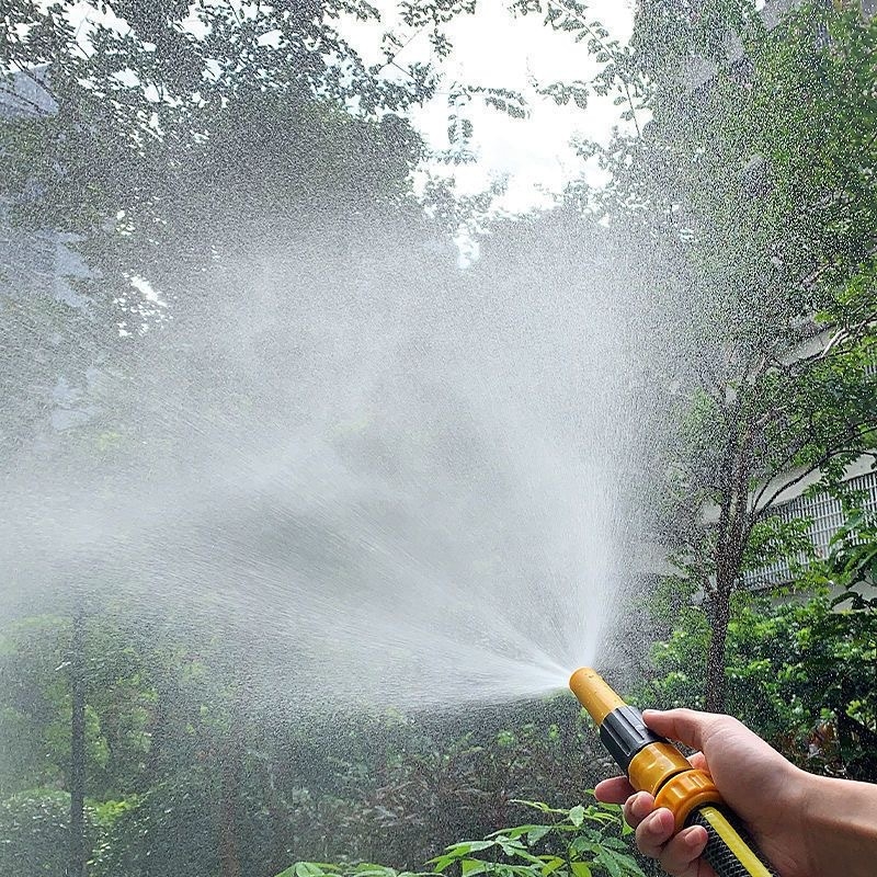 Visokotlačni pištolj za pranje automobila, kućište i priključci od inženjerskih plastičnih materijala; pogodan za pranje auta, balkon, kupaonu i zalijevanje biljaka.