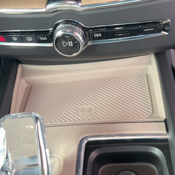 Silikonski jastučić za Središnji Panel Upravljača Volvo XC60 – protuklizni, zaštitni jastučić, bez prilagodbe