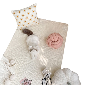 Pamukov prostirac uz krevet s kariranim uzorkom, frankski inspiriran moderni minimalistički stil za spavaću sobu, strojno pranje