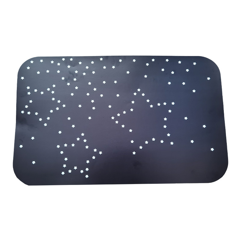 PVC autóablak matricája alfanumerikus mintával, ragasztással történő felhelyezés, logónyomtatás, testreszabás elérhető