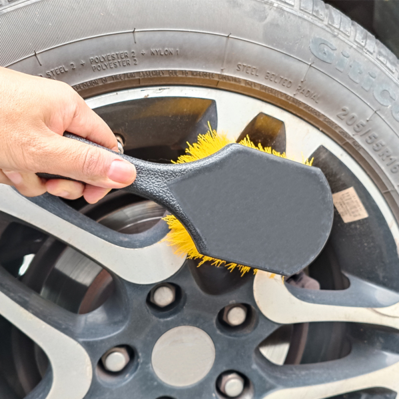 Set četkica za pranje automobila s kratkom drškom — mekane i tvrde dlačice; za gume, felge i prostirke.