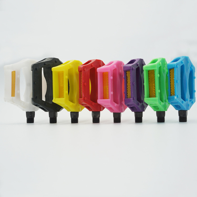 Univerzalni biciklistički pedali za cestovne, planinske i fixie bicikle