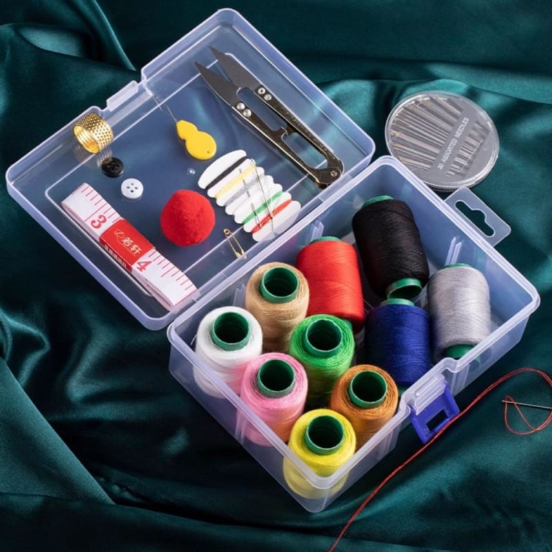 Hordozható varródoboz virágos selyem anyaggal, egyszerű stílus