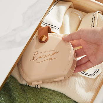 Hordozható varrókészlet - műanyag, 60 darabos doboz, japán stílus, letisztult dizájn