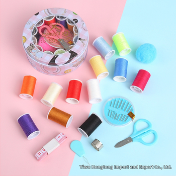 Prenosný kovový box na šitie, kreslený štýl, 144 kusov