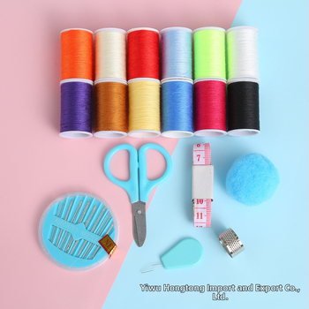 Prenosný kovový box na šitie, kreslený štýl, 144 kusov