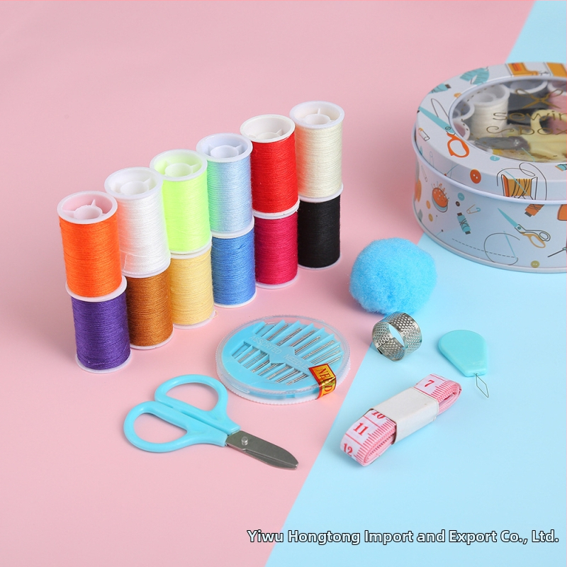 Prenosný kovový box na šitie, kreslený štýl, 144 kusov