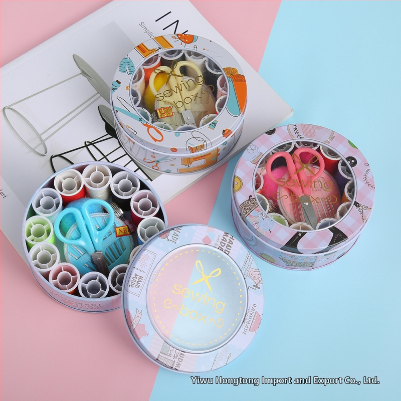 Prenosný kovový box na šitie, kreslený štýl, 144 kusov