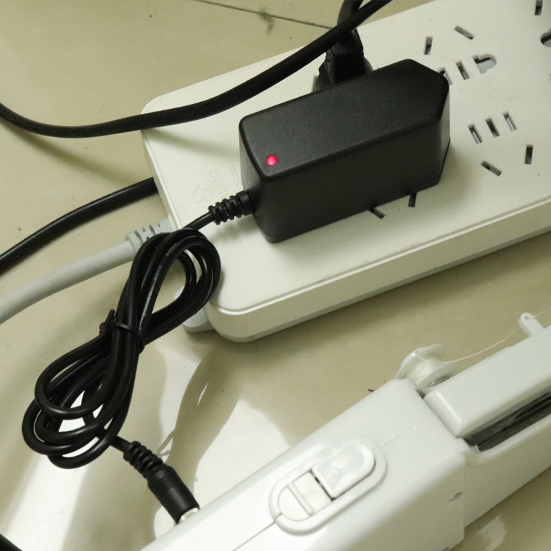 Hengcheng Prijenosno napajanje za šivaći stroj, model 101, 110V-220V, 45 g, Korejski stil