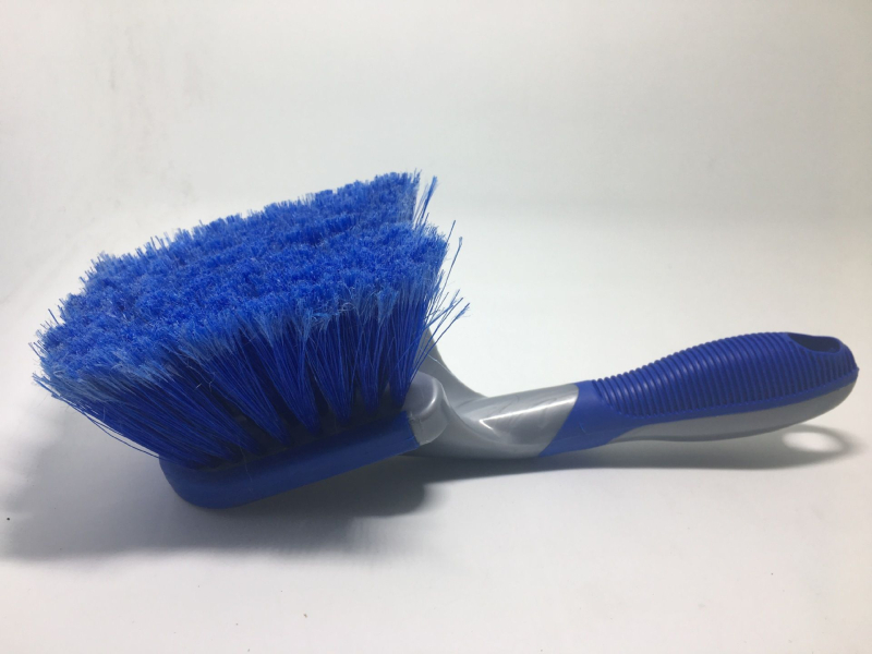 Hosszú nyélű kerékagy és gumi tisztító keféje – többfunkciós autóápolási ecset, anyagok: csavart gyapjú, PP és ABS műanyag