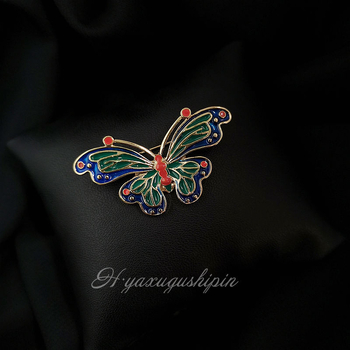 Καρφίτσα πεταλούδα εμαγιέ με φιόγκο — ρετρό μεσαιωνικό στυλ, ηλεκτροπλατιωμένο φινίρισμα, Unisex