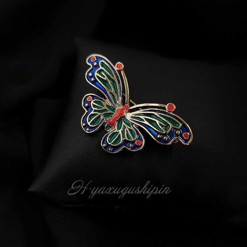 Καρφίτσα πεταλούδα εμαγιέ με φιόγκο — ρετρό μεσαιωνικό στυλ, ηλεκτροπλατιωμένο φινίρισμα, Unisex