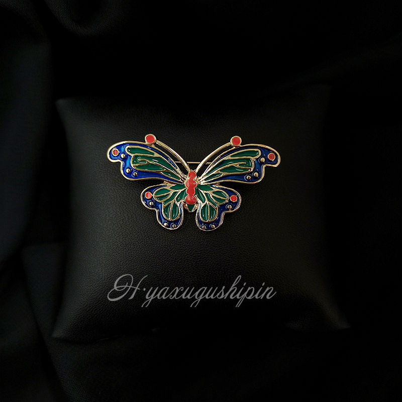 Καρφίτσα πεταλούδα εμαγιέ με φιόγκο — ρετρό μεσαιωνικό στυλ, ηλεκτροπλατιωμένο φινίρισμα, Unisex