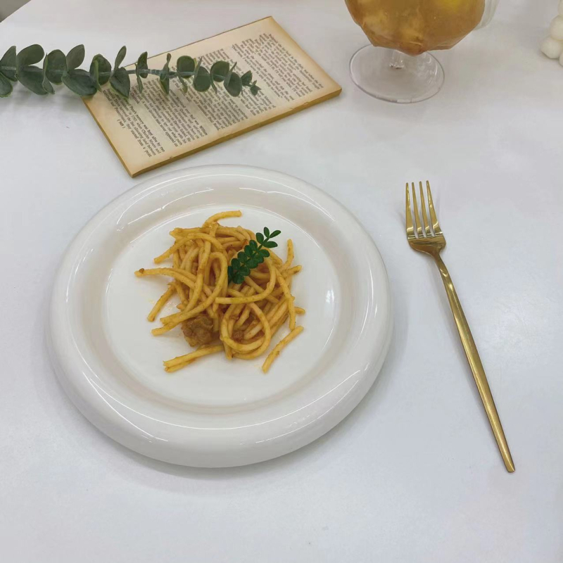 Πορσελάνινο στρογγυλό πιάτο, μοντέρνο μινιμαλιστικό στυλ, πιάτο πρωινού και γλυκισμάτων, κατάλληλο για φούρνο μικροκυμάτων