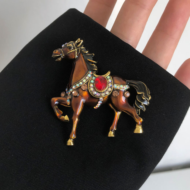 Καρφίτσα σε σχήμα αλόγου – Κομψό αξεσουάρ σε στιλ light-luxury, ηλεκτροπλατιωμένη επίστρωση, unisex