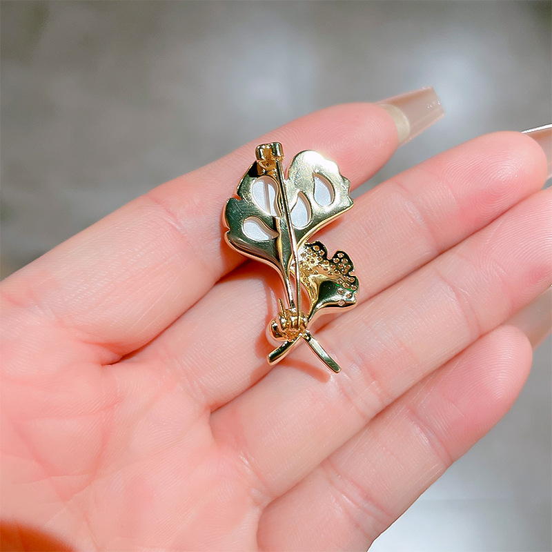 Broșă cu frunză de ginkgo, cupru, pentru femei, design floral luxos, placare electrolitică