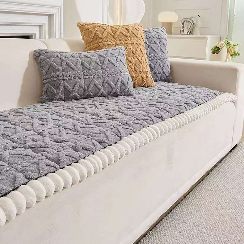 Jastuk za kauč – pliš, trosjedni kauč, minimalistički stil, jednostavan uzorak, navlaka za kauč