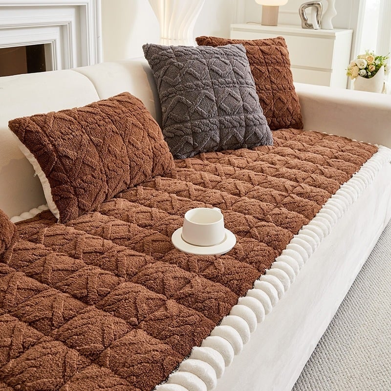 Jastuk za kauč – pliš, trosjedni kauč, minimalistički stil, jednostavan uzorak, navlaka za kauč