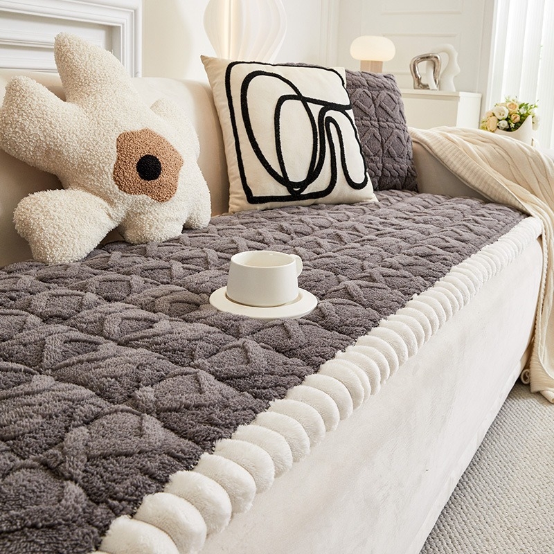 Jastuk za kauč – pliš, trosjedni kauč, minimalistički stil, jednostavan uzorak, navlaka za kauč