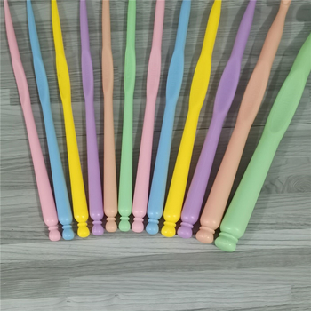 Dyx plastični set kukica za crochet — plastične kukice, sladak stil, 61,3 g