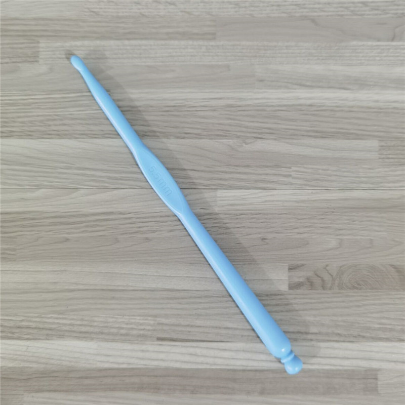 Dyx plastični set kukica za crochet — plastične kukice, sladak stil, 61,3 g