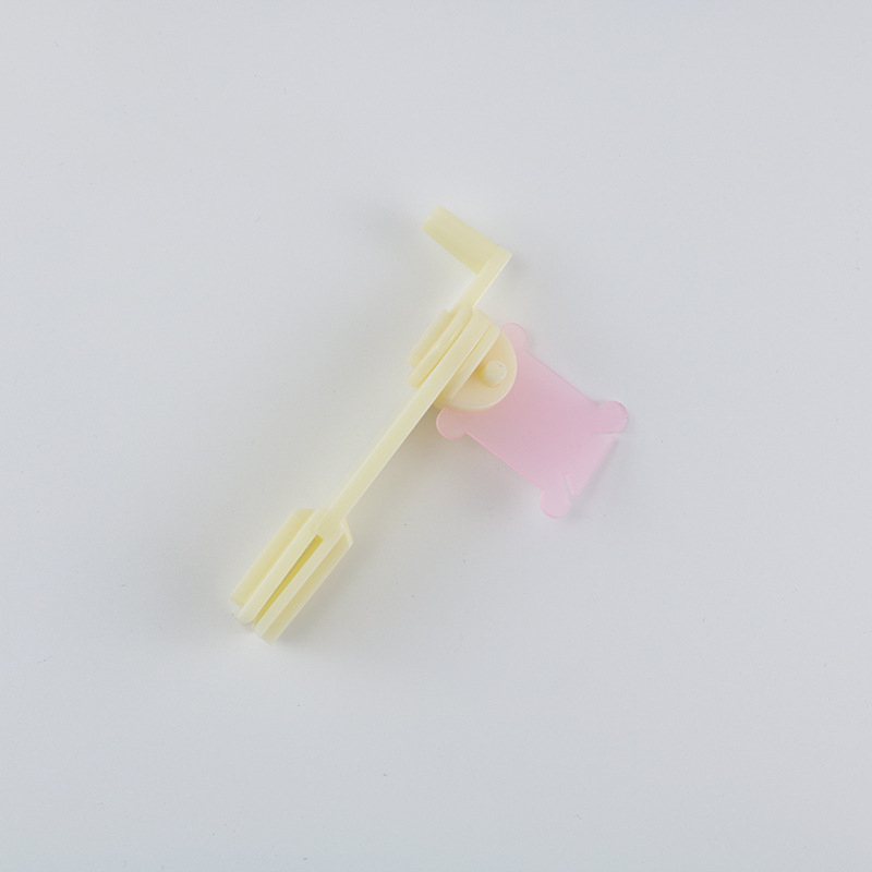 Plastična šivaća kutija s 26 pretinaca, ploča za navijanje konca za cross-stitch, ručni namotivač, prilagodljive opcije