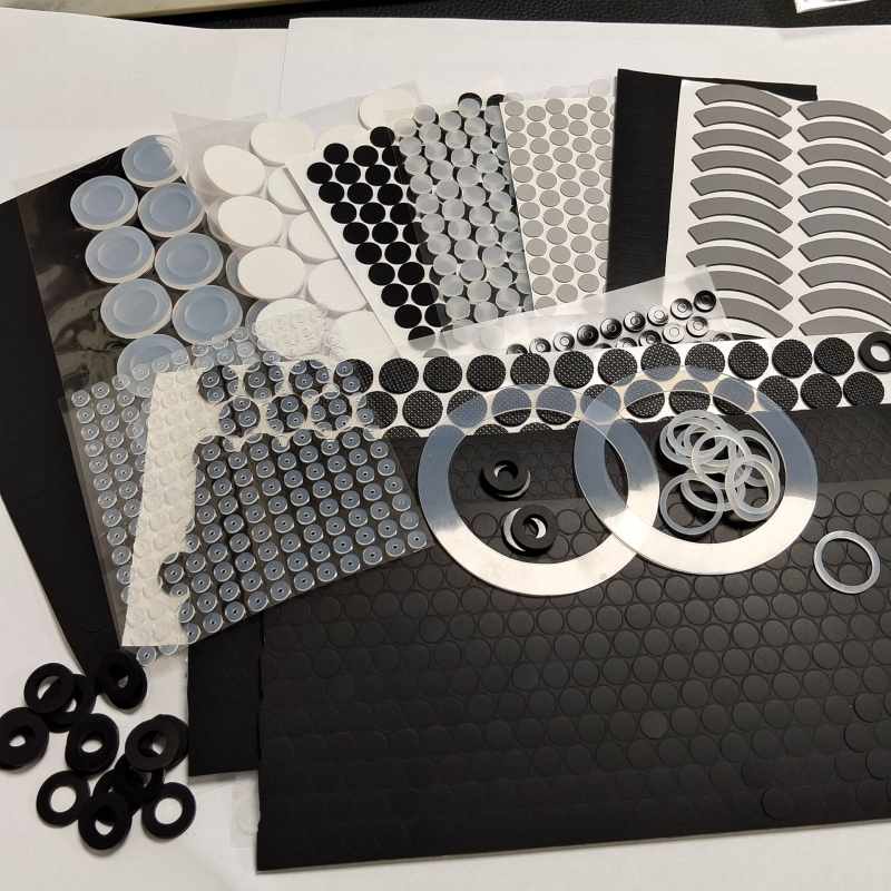 Padă din silicon antiderapantă pentru electronice – rezistentă la uzură și la presiune, cu absorbție a șocurilor; potrivită pentru electrocasnice, echipamente audio, calculatoare și imprimante