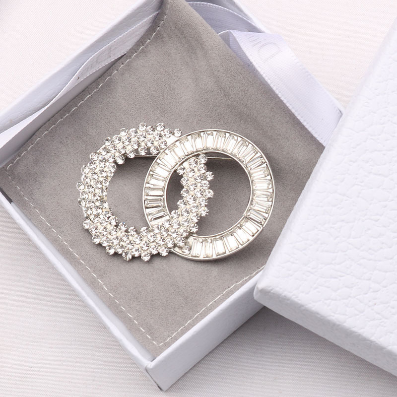 Broșă din aliaj, pentru femei, stil K, zirconiu cristal încrustat, anti-expunere