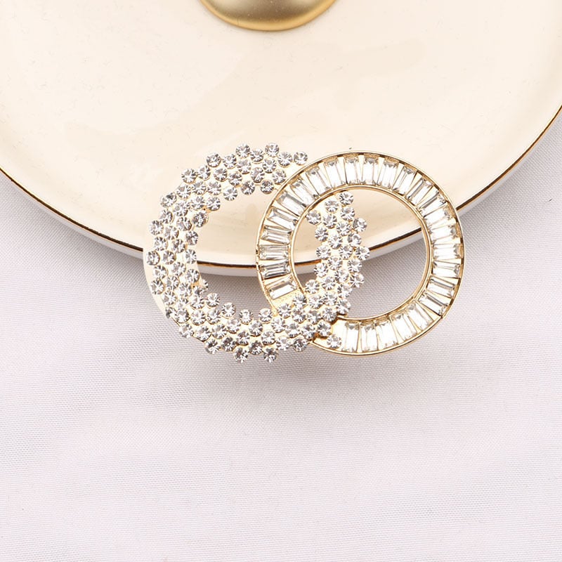 Broșă din aliaj, pentru femei, stil K, zirconiu cristal încrustat, anti-expunere