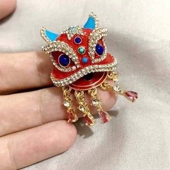 Lavova broš s kristalima, od legure, emajl, kineski stil, književno-retro, unisex, dekorativni pin, zimsko izdanje 2024