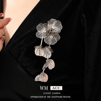 Broșă florală cu diamante și ciucuri, metal, stil lux pentru femei