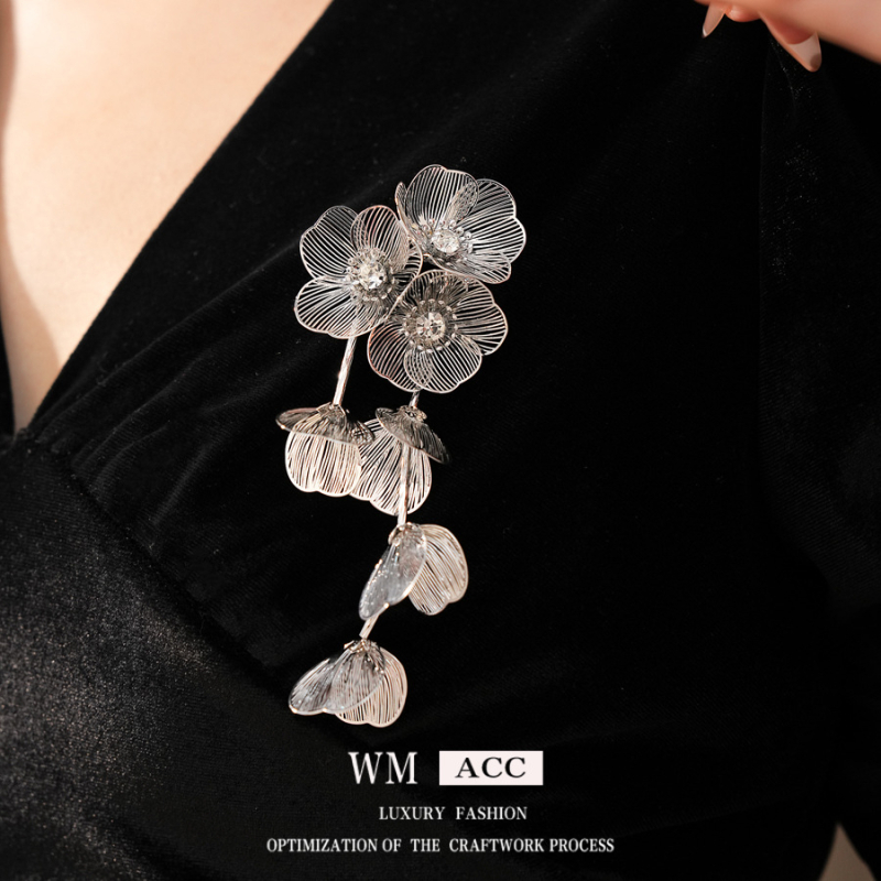 Broșă florală cu diamante și ciucuri, metal, stil lux pentru femei