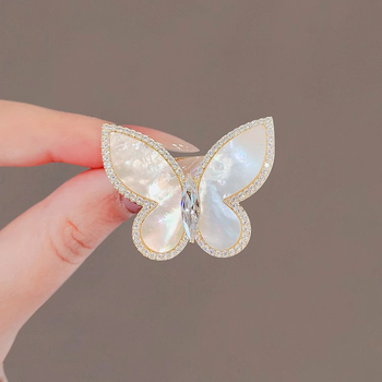 Broșă cu fluture pentru femei — design elegant, motif animal, aliaj, placare electro, accesoriu decorativ (Aliaj; Placare electro; Motif animal; Stil feminin; Broșă)