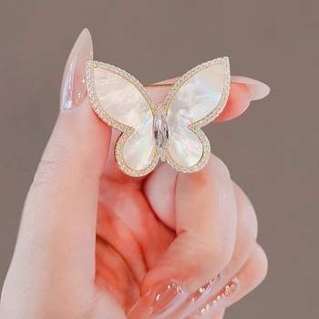 Broșă cu fluture pentru femei — design elegant, motif animal, aliaj, placare electro, accesoriu decorativ (Aliaj; Placare electro; Motif animal; Stil feminin; Broșă)