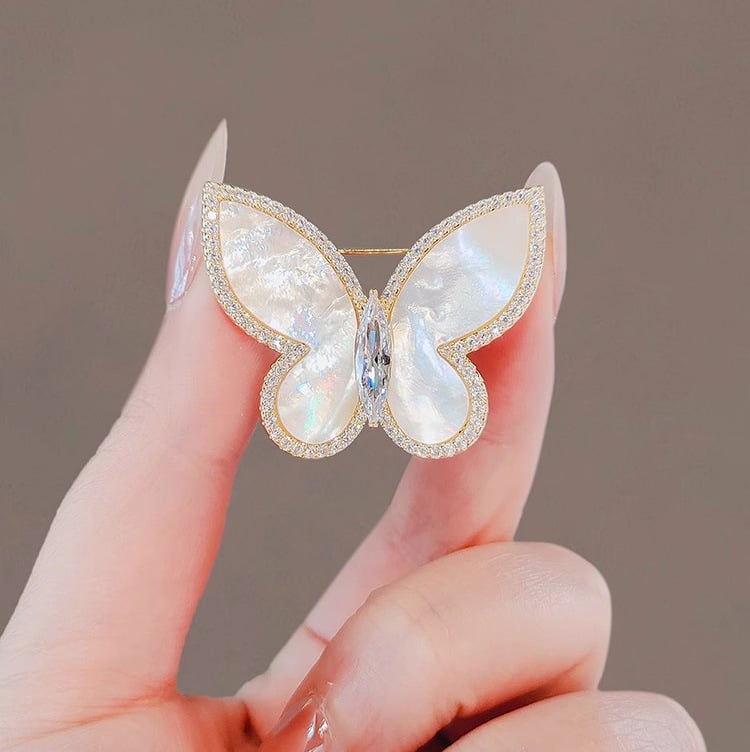 Broșă cu fluture pentru femei — design elegant, motif animal, aliaj, placare electro, accesoriu decorativ (Aliaj; Placare electro; Motif animal; Stil feminin; Broșă)