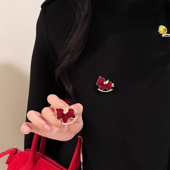 Χειροποίητη γυναικεία καρφίτσα από μείγμα υλικών — στυλ λογοτεχνικό ρετρό, διπλής χρήσης αξεσουάρ για πουλόβερ, μοντέλο 0045