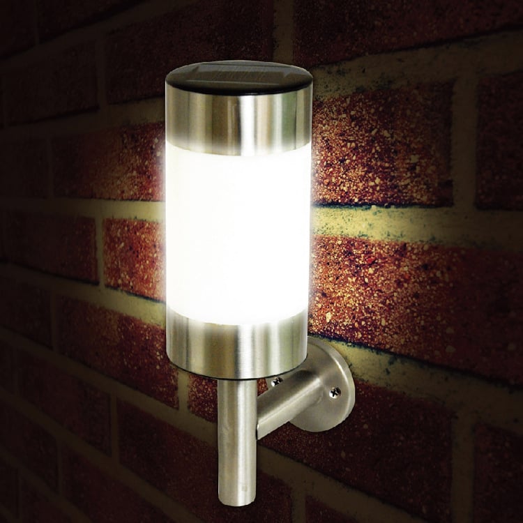 Solarni LED zidna svjetiljka s dizajnom plamena; kućište od nehrđajućeg čelika (Materijal: nehrđajući čelik; Izvor svjetla: LED; Zaštita: IPX4; Snaga: 0.1 W; Napon: 1.2 V)