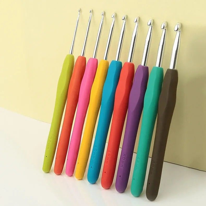 Набор куки за плетене с мека дръжка, нехлъзгащ захват и дебели игли за DIY проекти