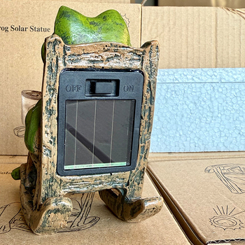 Solar Frog Rocking Chair – ukras za stol od smole za vanjsku upotrebu, LED, 0.01W, 1.2V, 6–12h