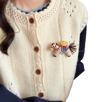 Broš Zodijak Konj - Mješavina materijala, Elektroplating, INS Stil, Zima 2025