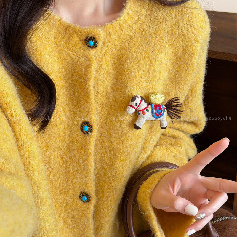 Broš Zodijak Konj - Mješavina materijala, Elektroplating, INS Stil, Zima 2025