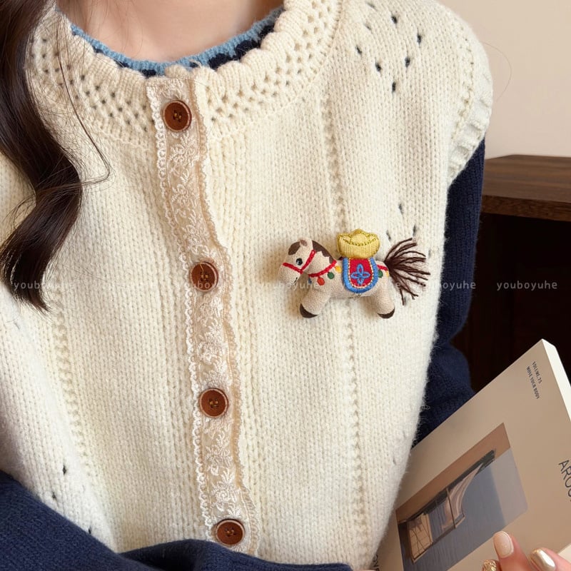 Broš Zodijak Konj - Mješavina materijala, Elektroplating, INS Stil, Zima 2025