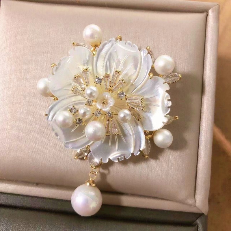 Διακοσμητική καρφίτσα από χαλκό με φυσικό κοχύλι – κορεατικό στυλ, σχήμα λουλουδιού, ηλεκτροπλακωμένη επιφάνεια, διακοσμητικό αξεσουάρ