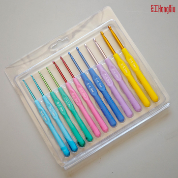 Set kukica za pletenje s šarenim plastičnim ručkama, 12 kom., aluminij oksidirajuće kukice, mjehuričasto pakiranje