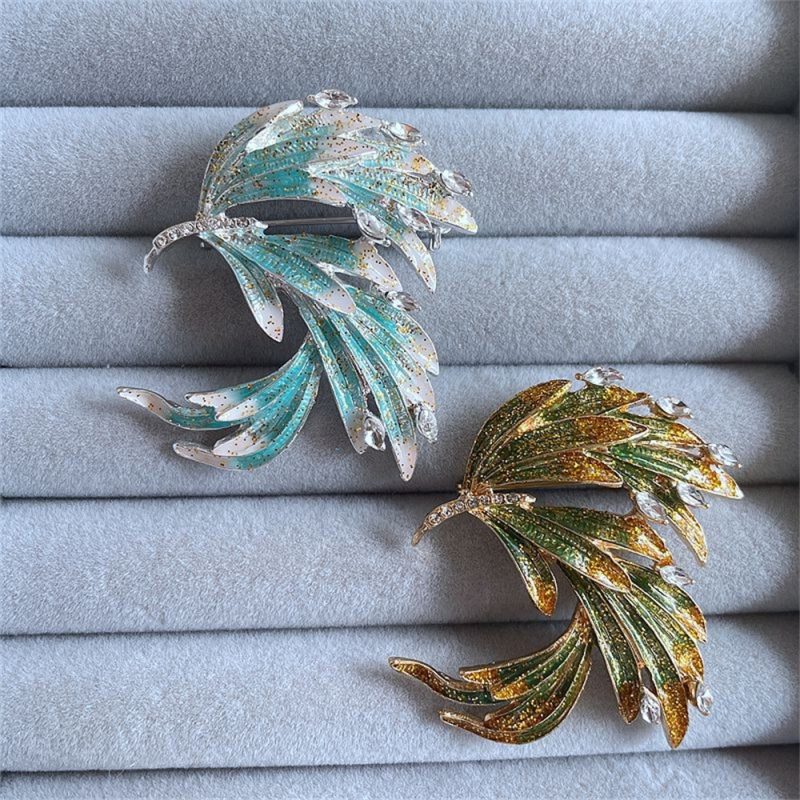 Alloy Brooch Featuring Peacock-Tail Feather Motif, Dripping-Oil Enamel Finish, Unisex Vintage Pin