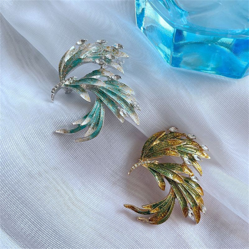 Alloy Brooch Featuring Peacock-Tail Feather Motif, Dripping-Oil Enamel Finish, Unisex Vintage Pin