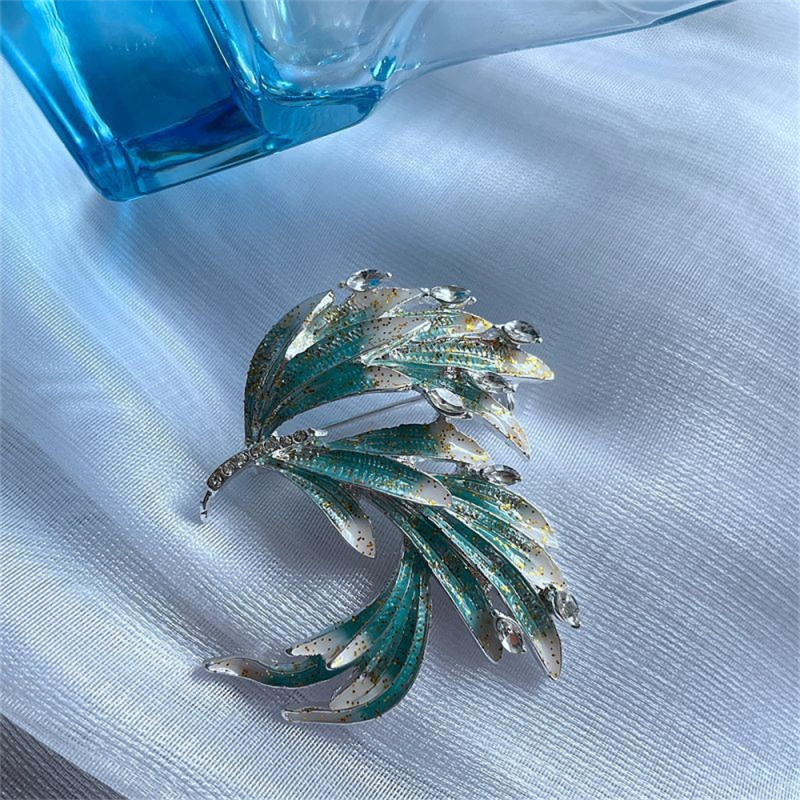 Alloy Brooch Featuring Peacock-Tail Feather Motif, Dripping-Oil Enamel Finish, Unisex Vintage Pin